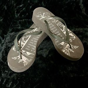 Juicy Couture platform flip flops sandals size 10